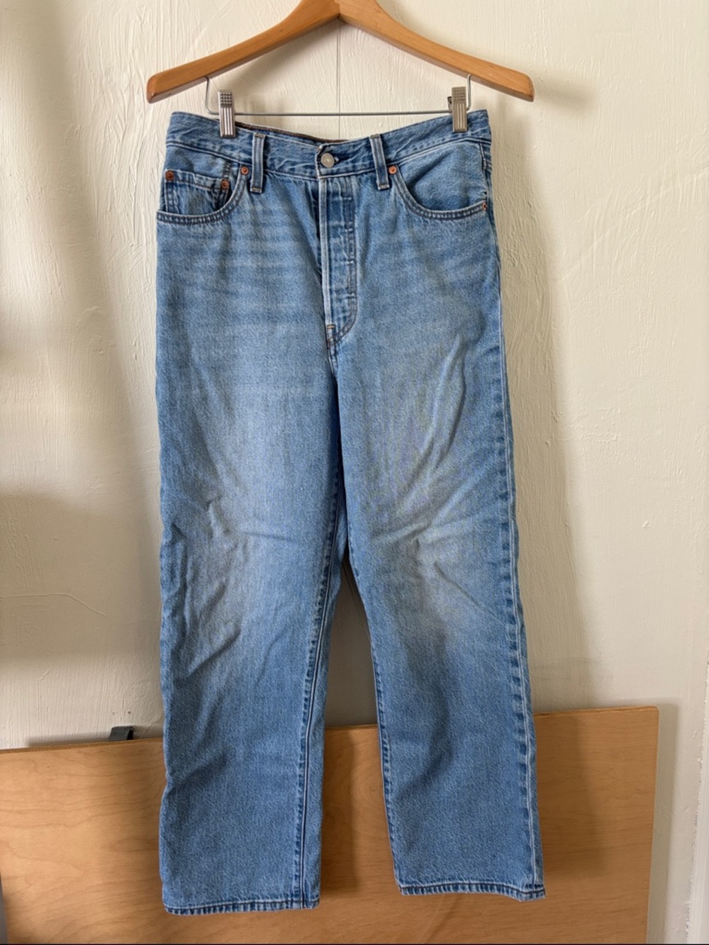 Women’s Light Blue Levi’s Ribcage Straight-Ankle Jeans